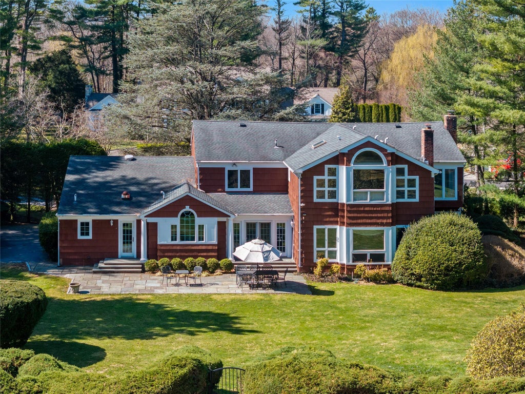 7 of 11 - 6 Longridge Lane, Old Brookville, NY