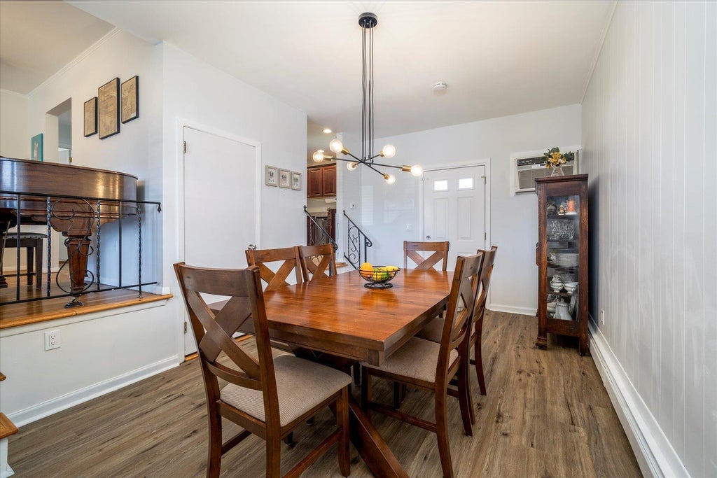 9 of 17 - 560 Erie Avenue, Lindenhurst, NY
