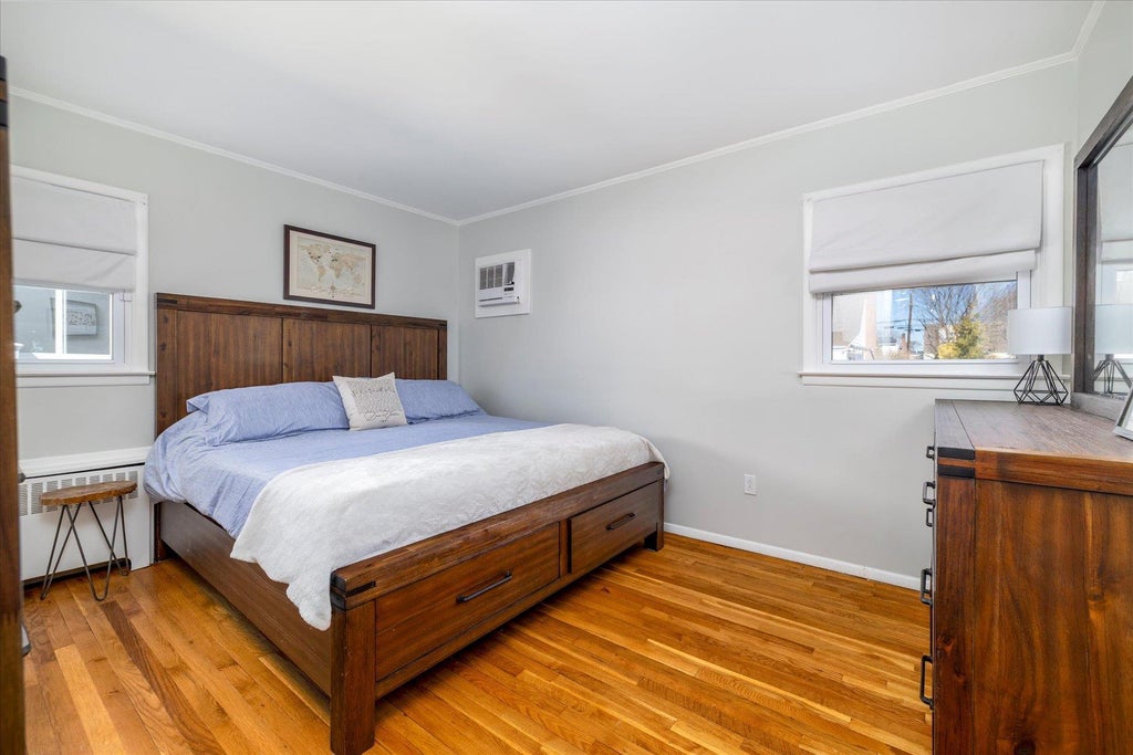 13 of 17 - 560 Erie Avenue, Lindenhurst, NY