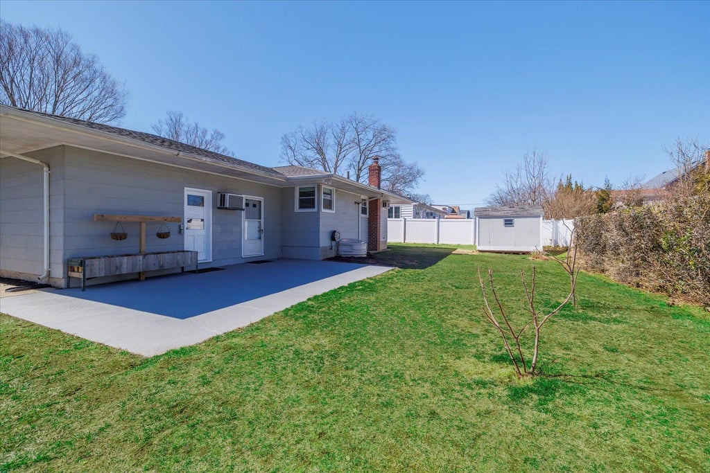 16 of 17 - 560 Erie Avenue, Lindenhurst, NY