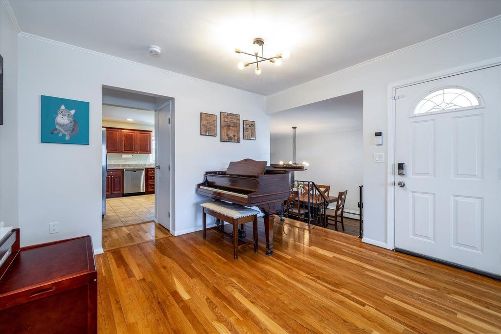 5 of 17 - 560 Erie Avenue, Lindenhurst, NY