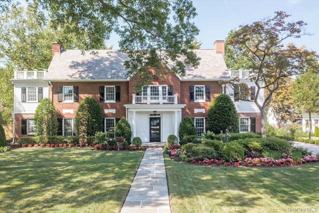 67 3rd Street, Garden City