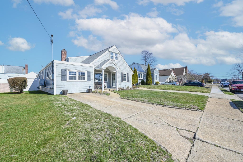 12 of 26 - 1069 Hastings Street, Baldwin, NY