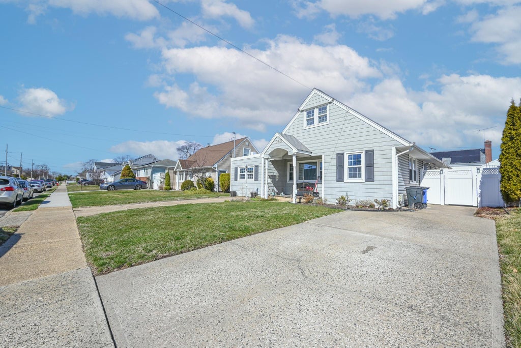 13 of 26 - 1069 Hastings Street, Baldwin, NY
