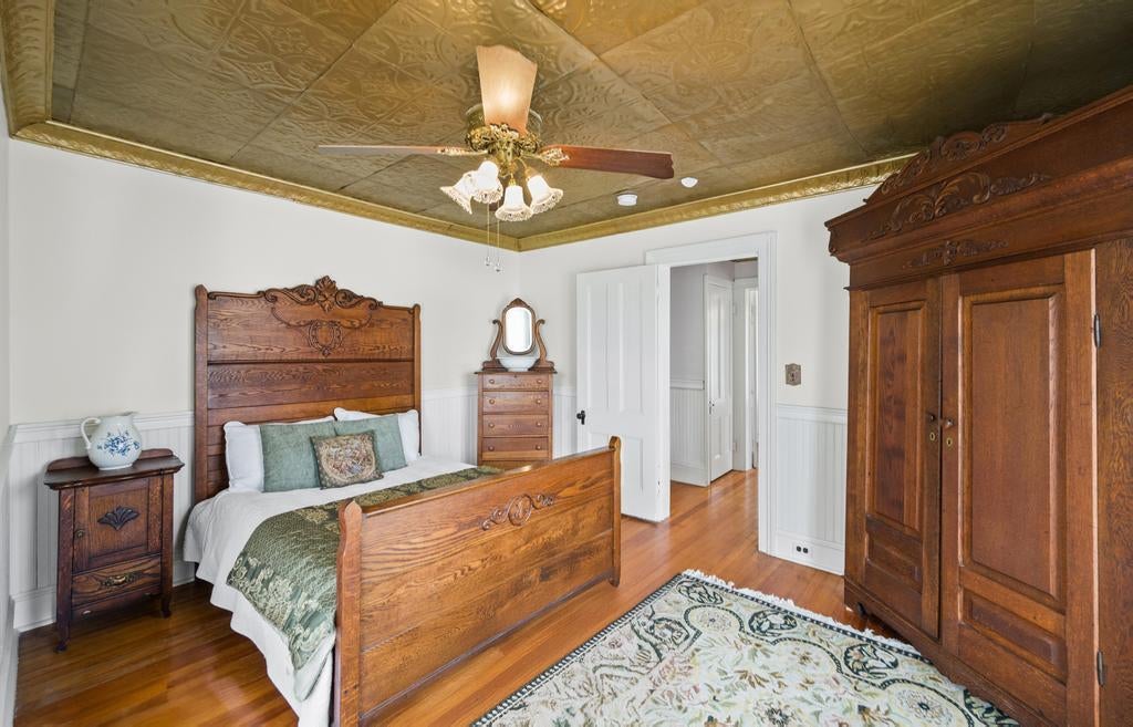 26 of 38 - 430 Montauk Highway, East Moriches, NY