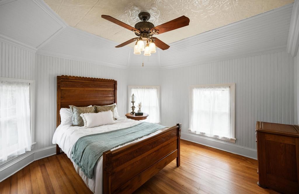 27 of 38 - 430 Montauk Highway, East Moriches, NY