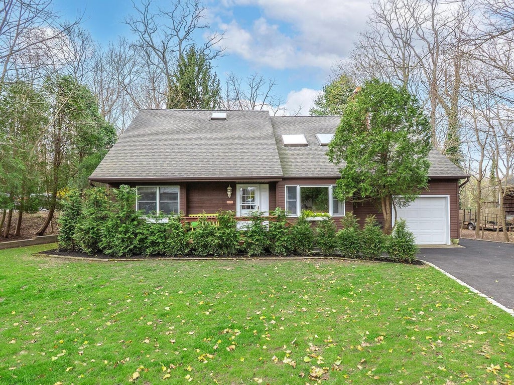 1 of 28 - 46 Highland Down, Shoreham, NY