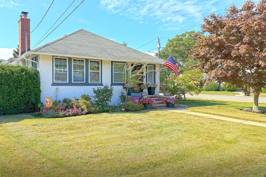 1 of 21 - 2614 Park Avenue, Baldwin, NY