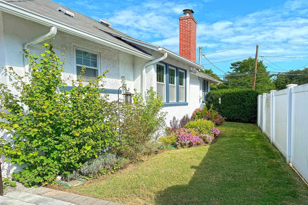 10 of 21 - 2614 Park Avenue, Baldwin, NY