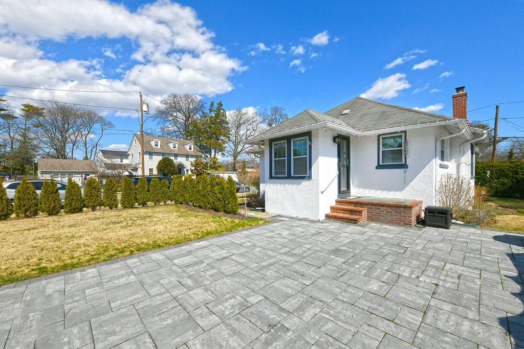 19 of 21 - 2614 Park Avenue, Baldwin, NY