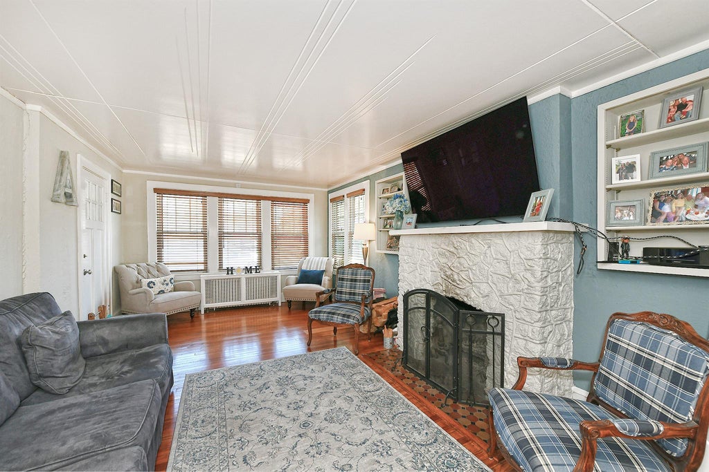 2 of 21 - 2614 Park Avenue, Baldwin, NY
