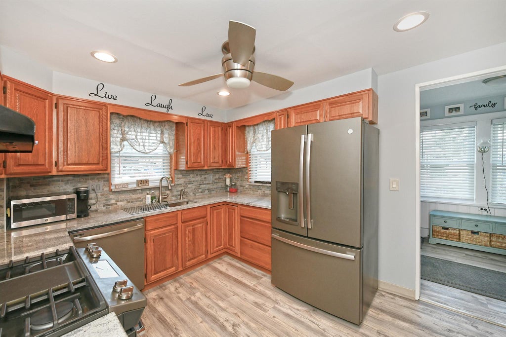 7 of 21 - 2614 Park Avenue, Baldwin, NY
