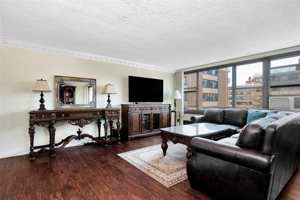 168-01 12 # 7b, Beechhurst