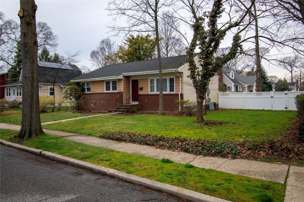 1 of 25 - 539 Grant Avenue, Baldwin, NY