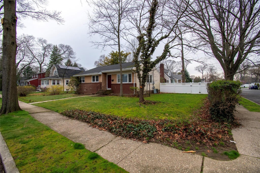 2 of 25 - 539 Grant Avenue, Baldwin, NY