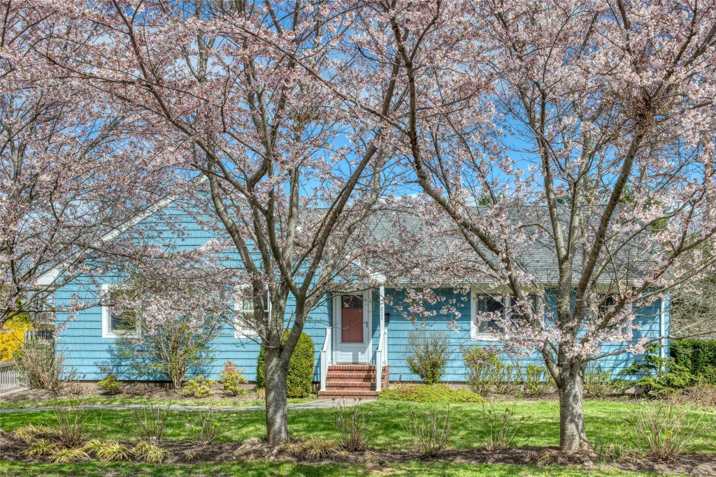 1 of 16 - 520 4th St., Greenport, NY