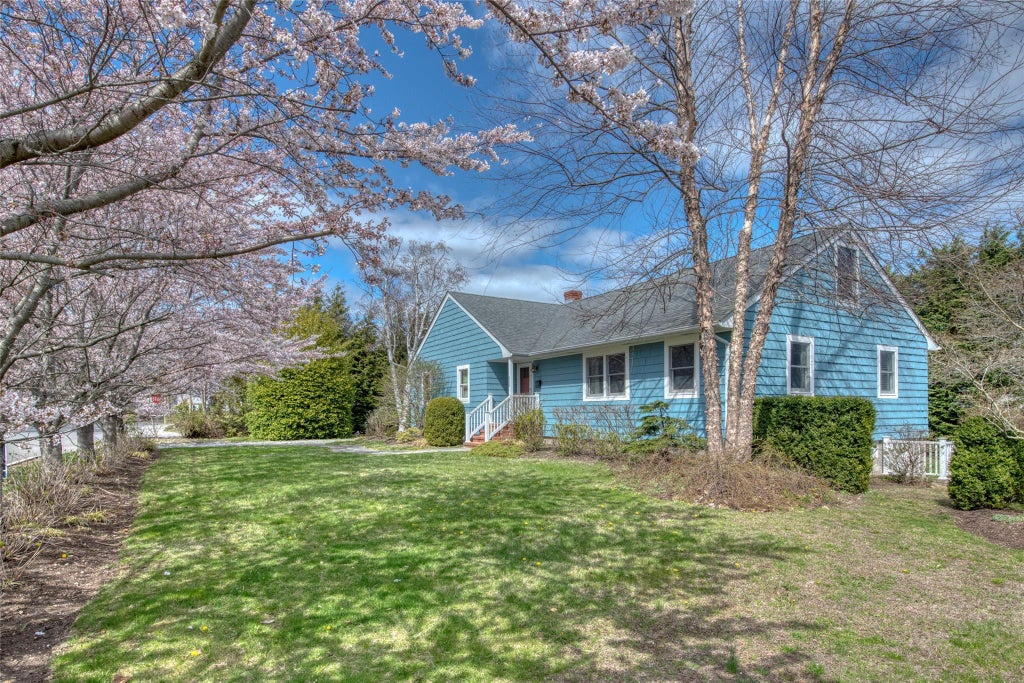 1 of 16 - 520 4th St., Greenport, NY