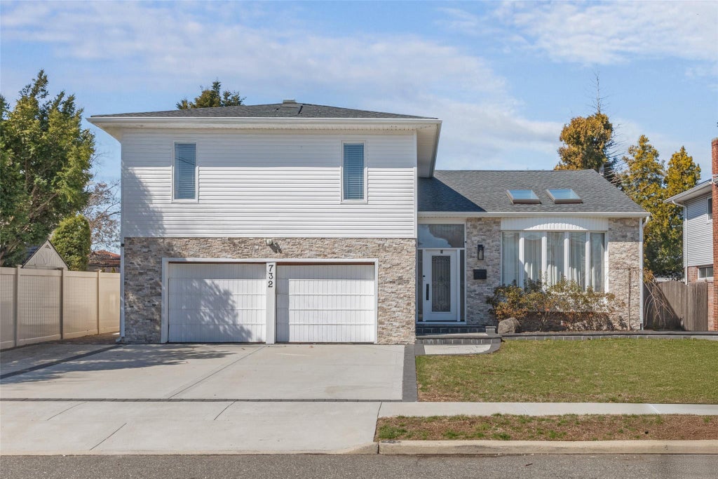 1 of 19 - 732 Jackie Lane, Baldwin, NY