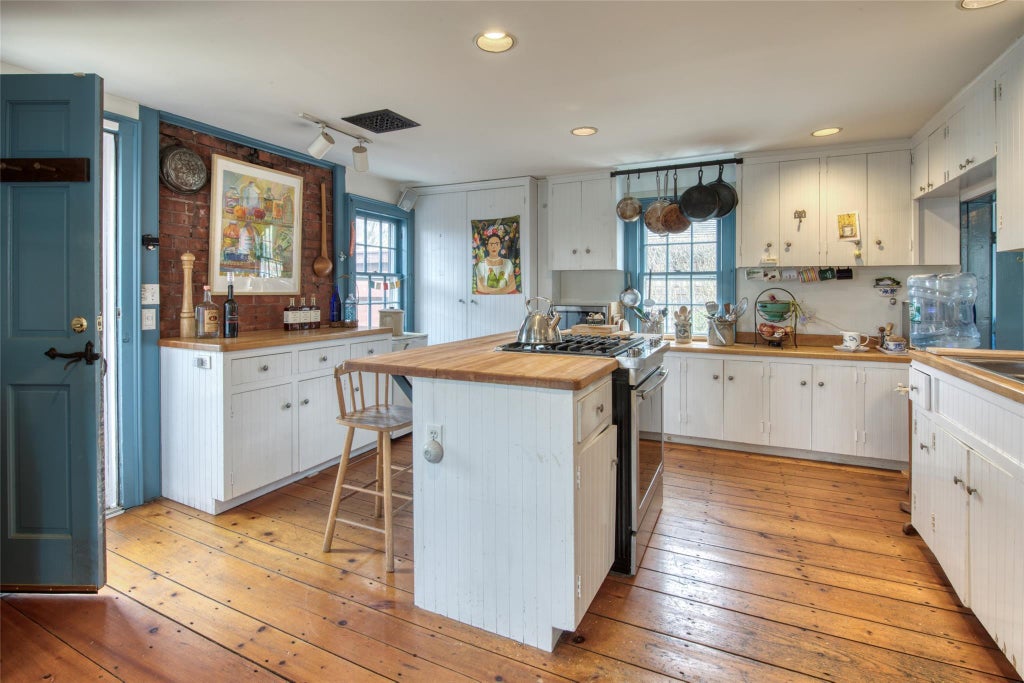 7 of 14 - 595 King St., Orient, NY