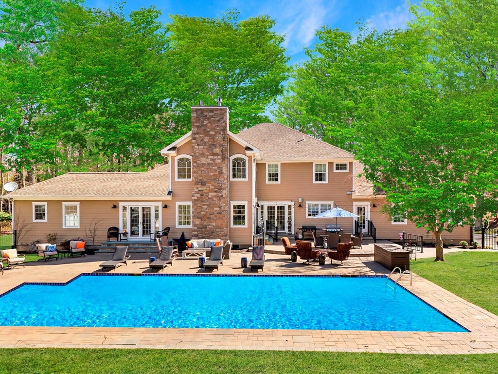 36 of 45 - 33 Bacon Road, Head Of The Harbor, NY