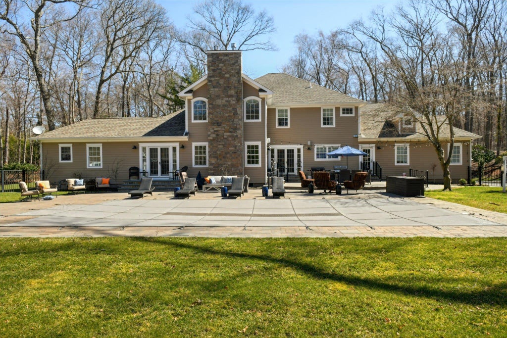 41 of 45 - 33 Bacon Road, Head Of The Harbor, NY
