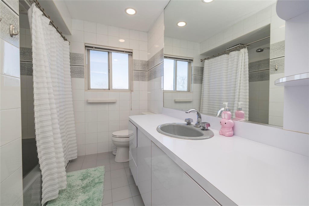 18 of 50 - 3320 Bertha Drive, Baldwin, NY