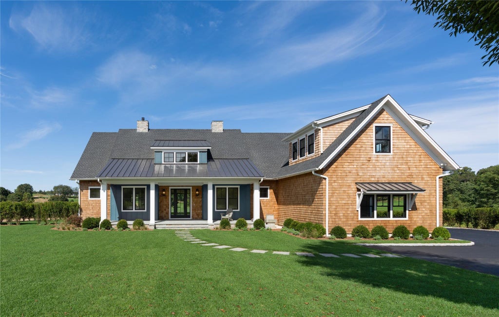 97 Club Drive N, Baiting Hollow