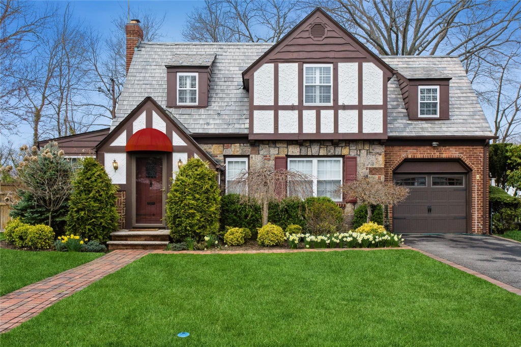 1 of 41 - 19 Gerard Avenue, Malverne, NY