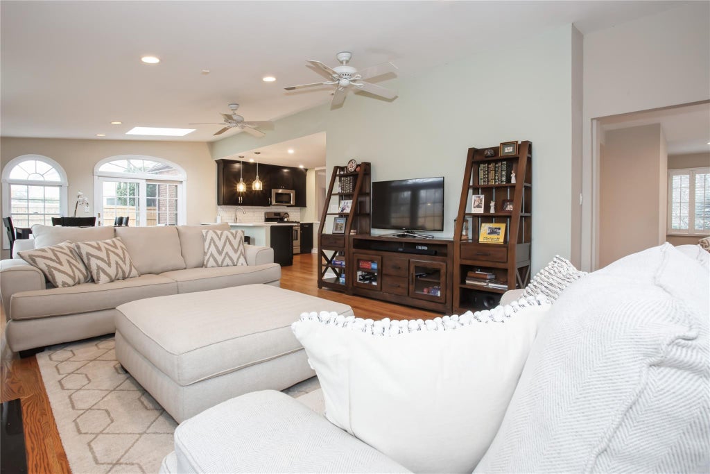 24 of 41 - 19 Gerard Avenue, Malverne, NY