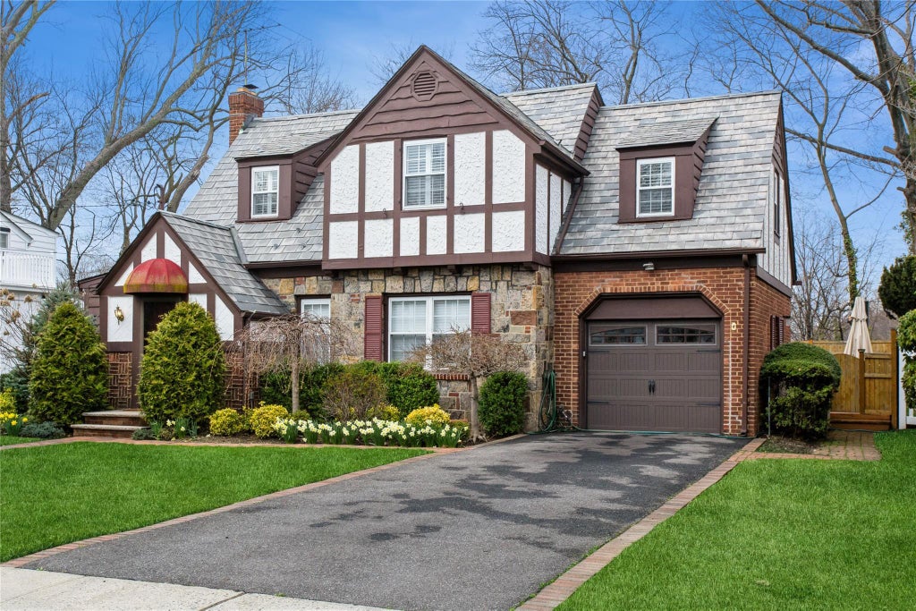 34 of 41 - 19 Gerard Avenue, Malverne, NY