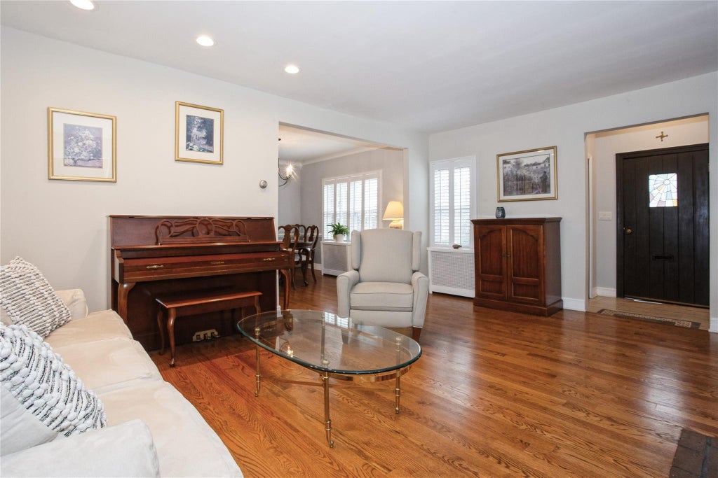 8 of 41 - 19 Gerard Avenue, Malverne, NY