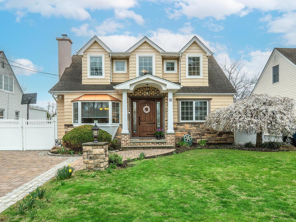 1 of 29 - 15 Laurel Avenue, Glen Cove, NY