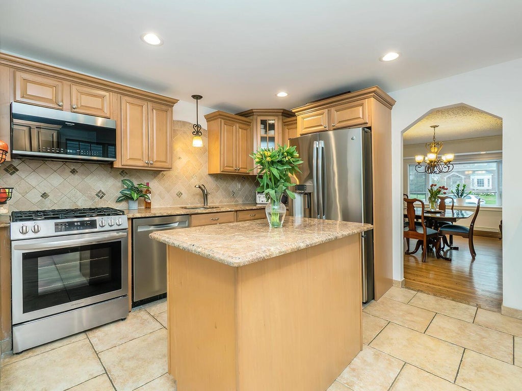 3 of 29 - 15 Laurel Avenue, Glen Cove, NY