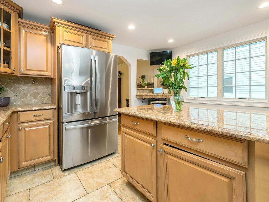 4 of 29 - 15 Laurel Avenue, Glen Cove, NY