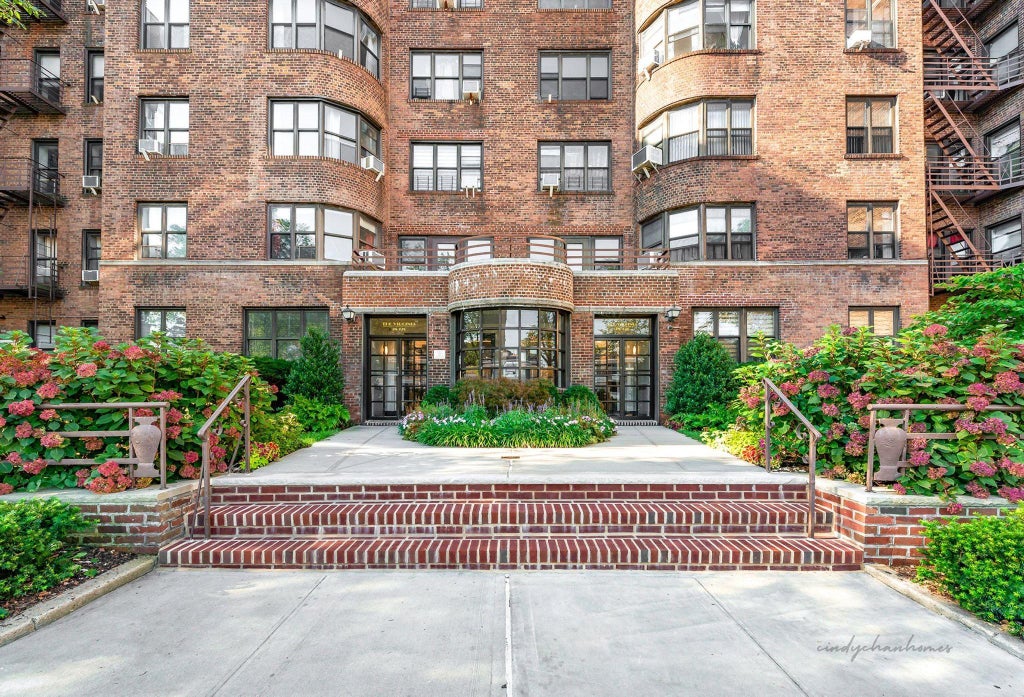 98-120 Queens Boulevard # 5c, Rego Park