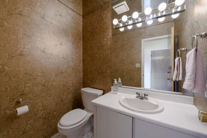 11 of 22 - 94 Windsor Gate Drive, New Hyde Park, NY