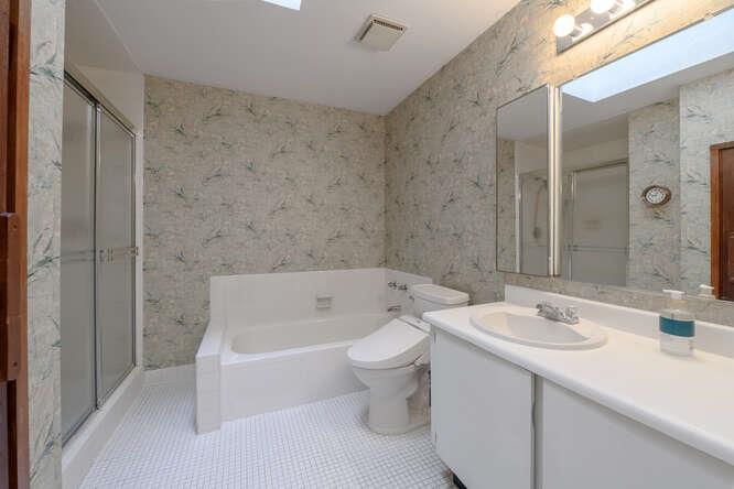 14 of 22 - 94 Windsor Gate Drive, New Hyde Park, NY