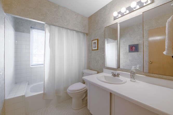 17 of 22 - 94 Windsor Gate Drive, New Hyde Park, NY