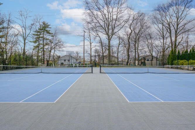 18 of 22 - 94 Windsor Gate Drive, New Hyde Park, NY