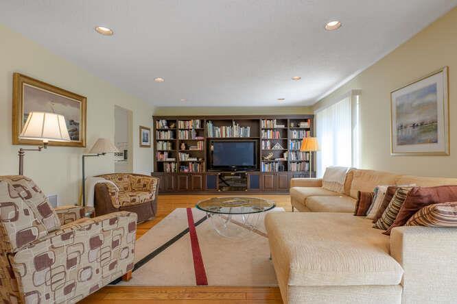 5 of 22 - 94 Windsor Gate Drive, New Hyde Park, NY