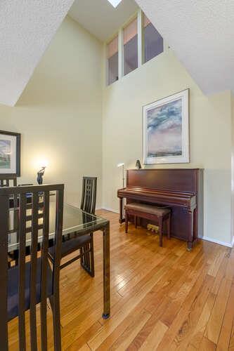 7 of 22 - 94 Windsor Gate Drive, New Hyde Park, NY