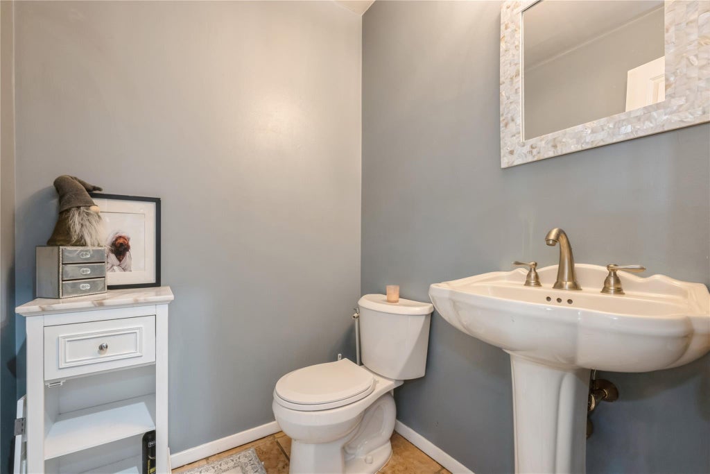 15 of 40 - 1312 Cayuga Avenue, North Bellmore, NY