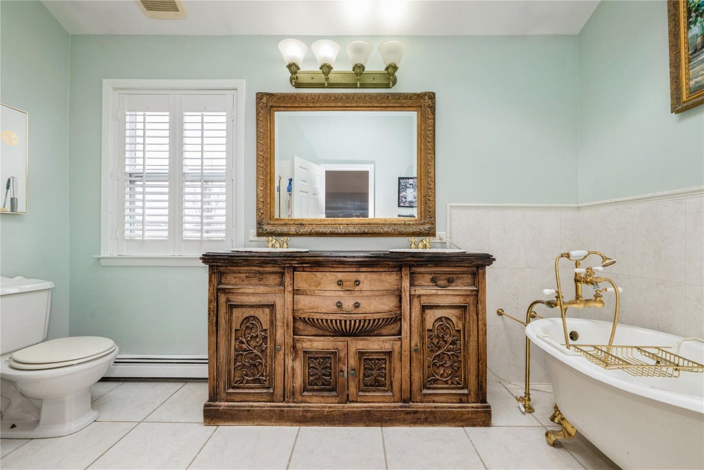 4 of 40 - 1312 Cayuga Avenue, North Bellmore, NY