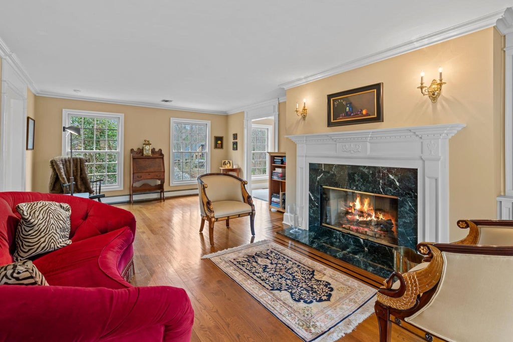 10 of 42 - 9 Oakwood Drive, Lloyd Harbor, NY