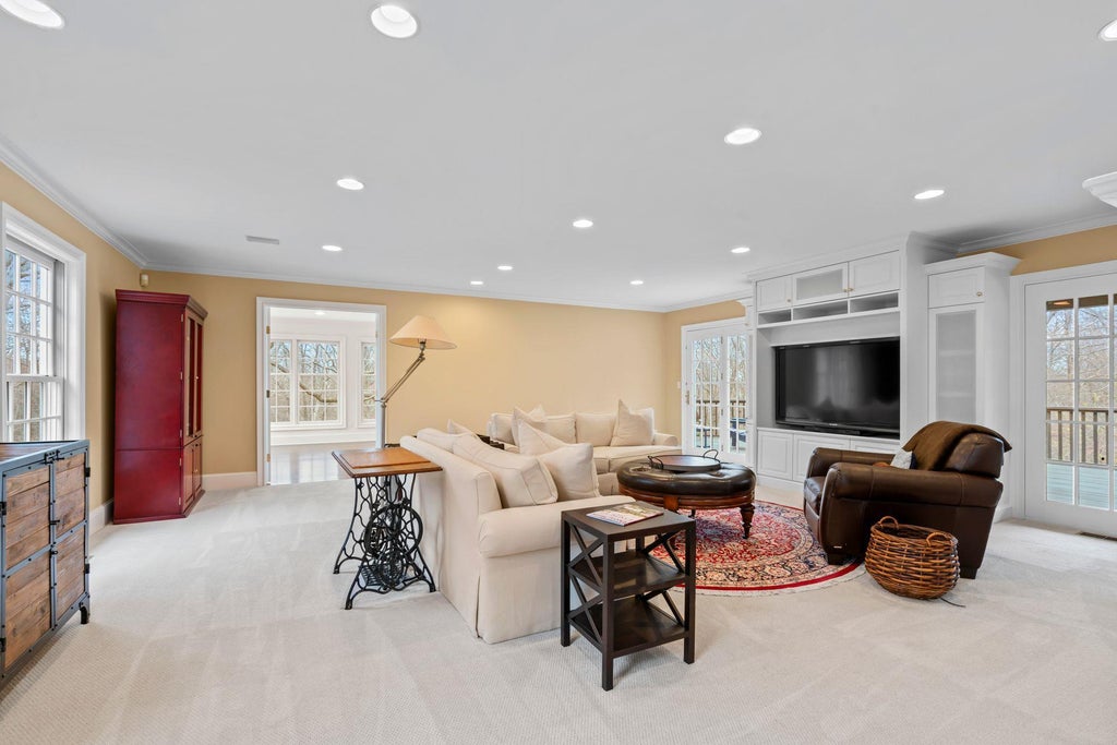 12 of 42 - 9 Oakwood Drive, Lloyd Harbor, NY