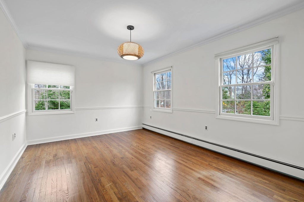 18 of 42 - 9 Oakwood Drive, Lloyd Harbor, NY