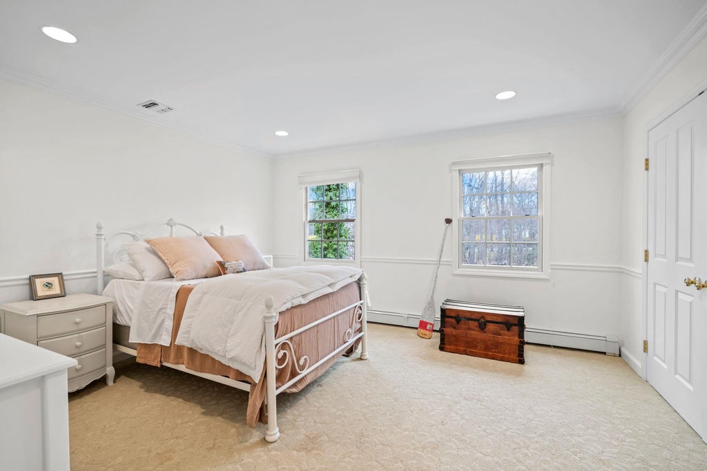 20 of 42 - 9 Oakwood Drive, Lloyd Harbor, NY
