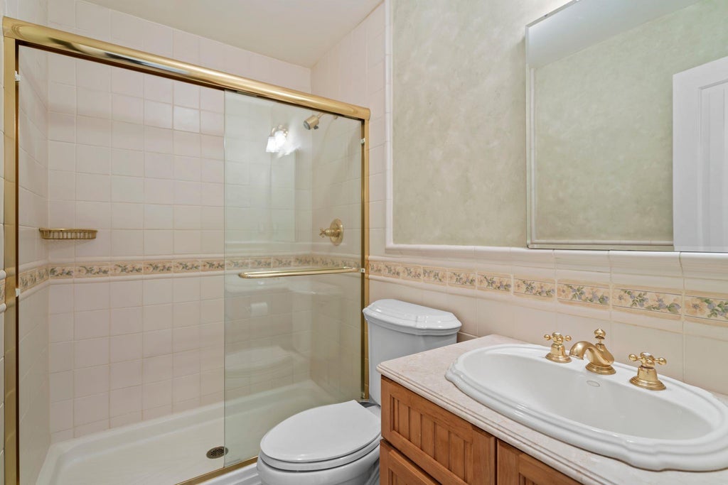 21 of 42 - 9 Oakwood Drive, Lloyd Harbor, NY