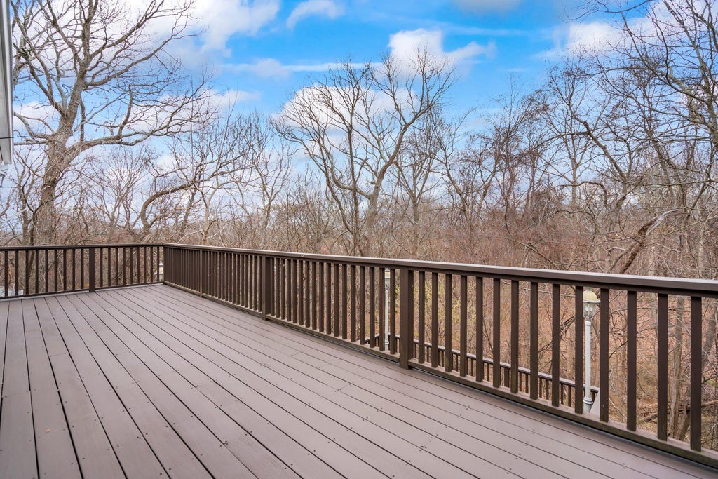 29 of 42 - 9 Oakwood Drive, Lloyd Harbor, NY