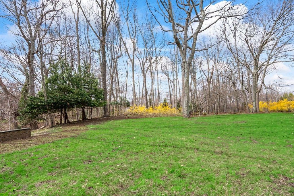 31 of 42 - 9 Oakwood Drive, Lloyd Harbor, NY